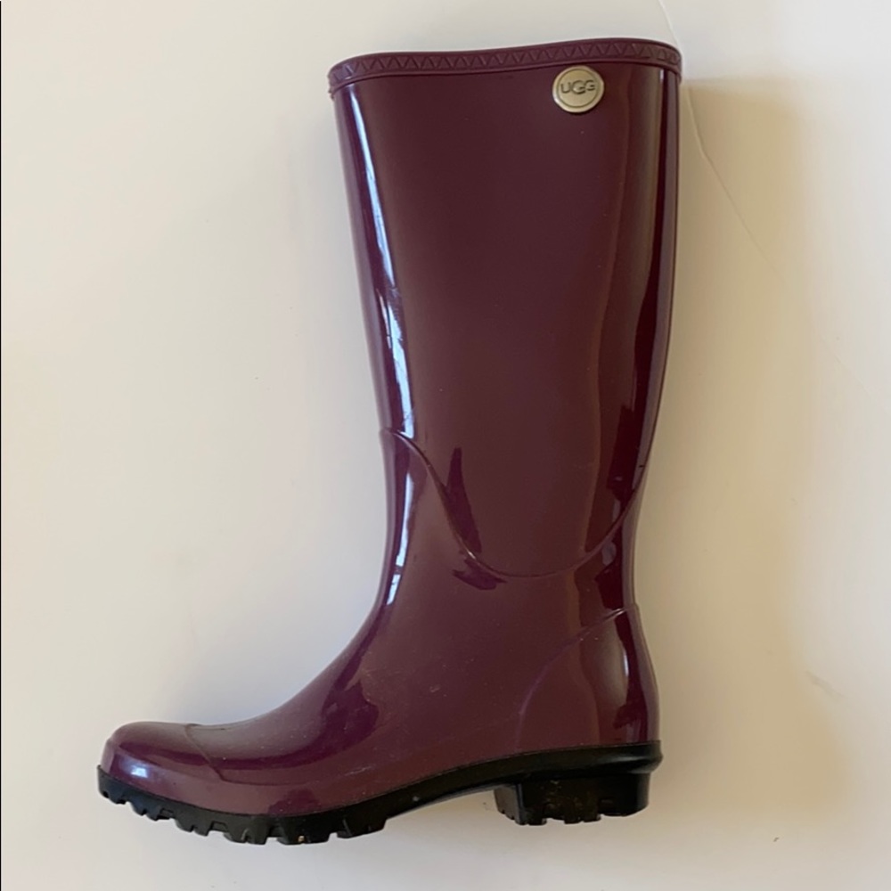 EUC ugg shaye tall purple raincoats